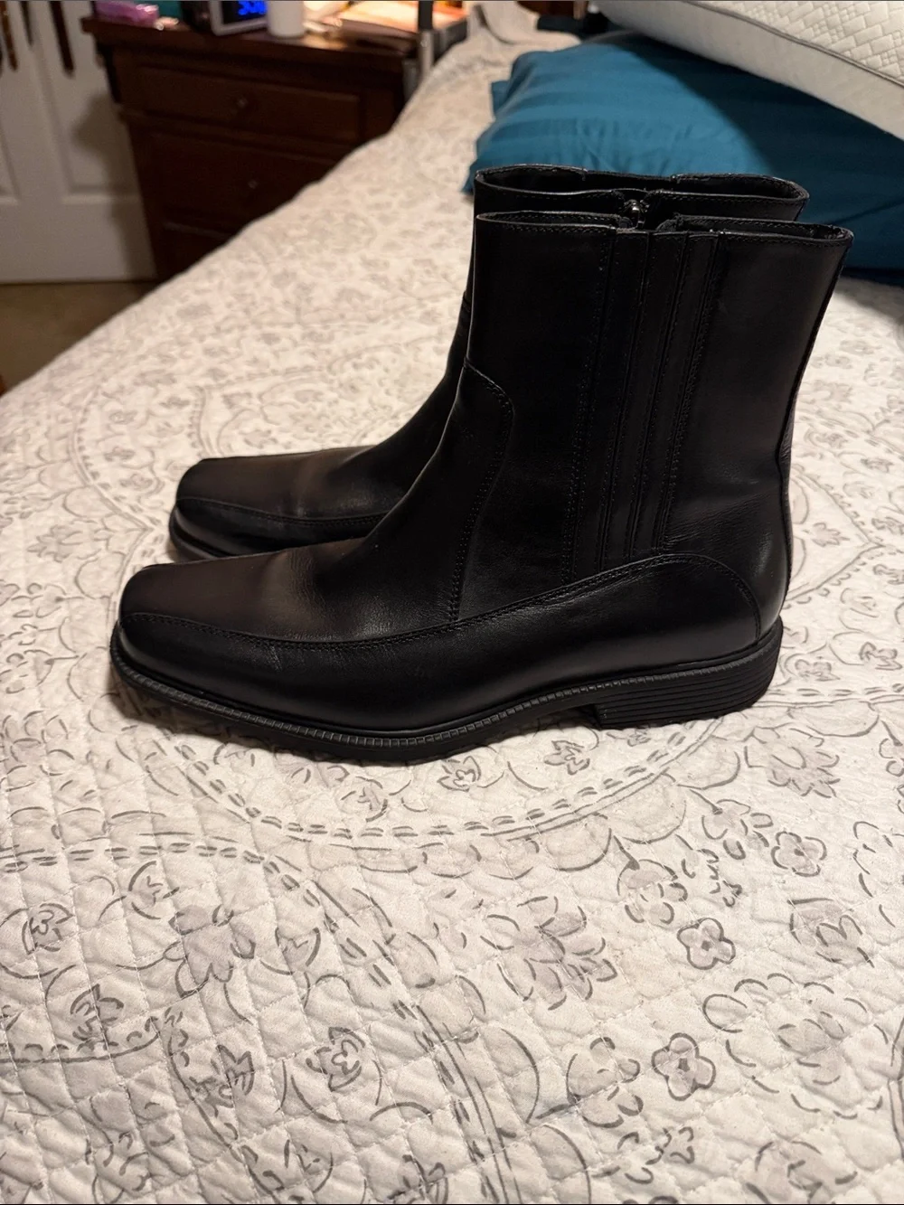Rockport Men's Black Leather Ankle Boots - Sleek Zip Chelsea Style